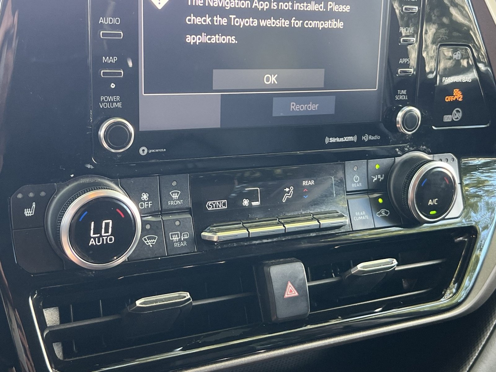 Used 2022 Toyota Highlander XLE AWD/4WD image 19