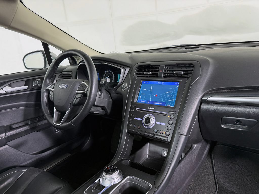 Used 2019 Ford Fusion Energi Titanium FWD image 27