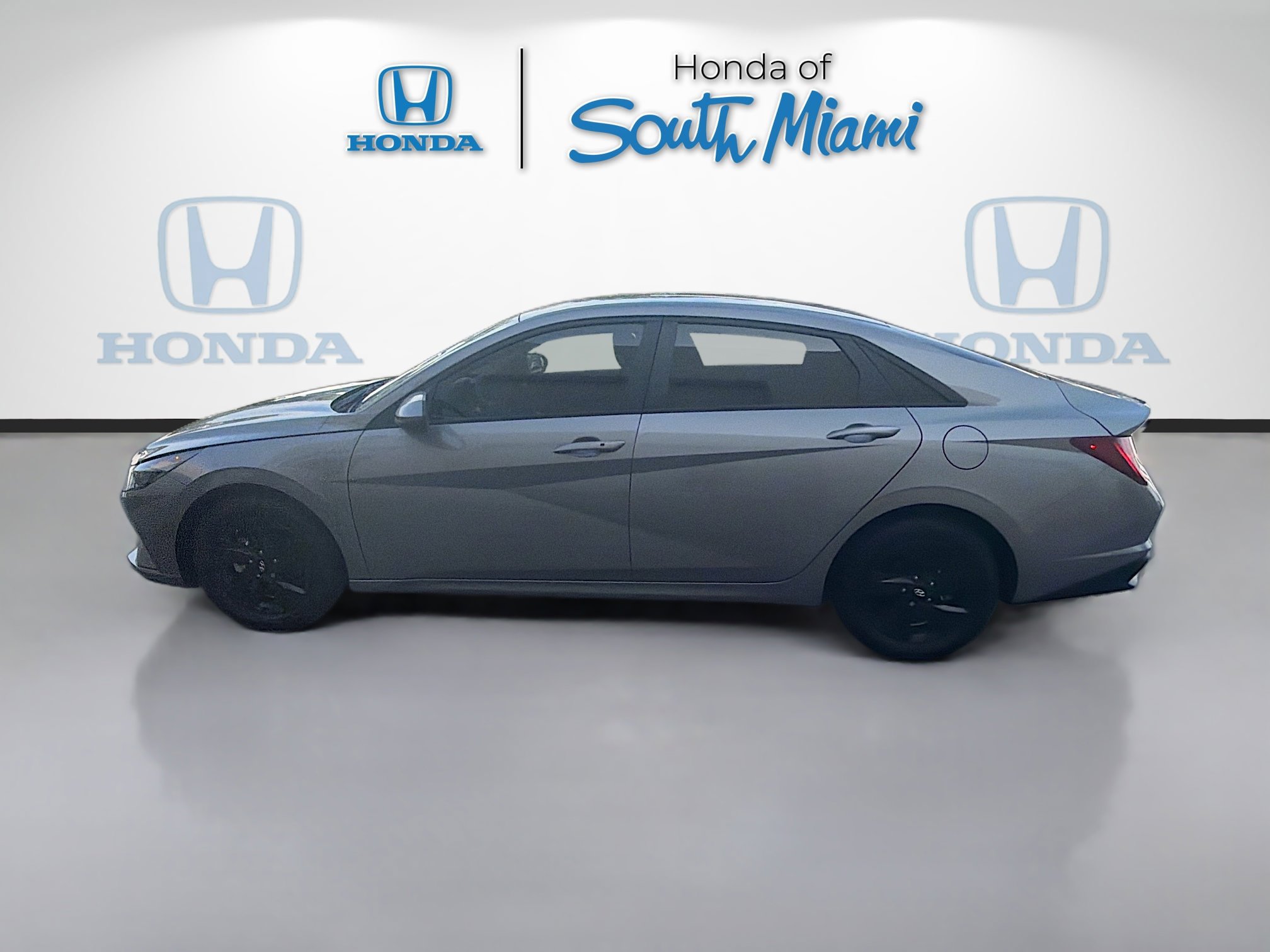 Used 2023 Hyundai Elantra Blue FWD image 4