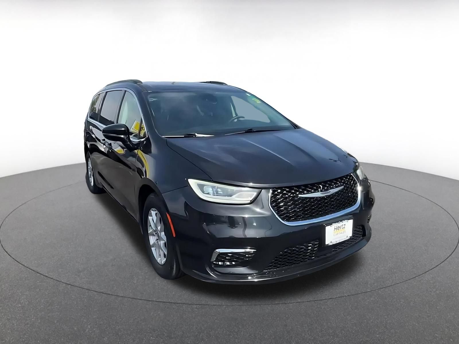 Used 2022 Chrysler Pacifica Touring-L FWD image 3