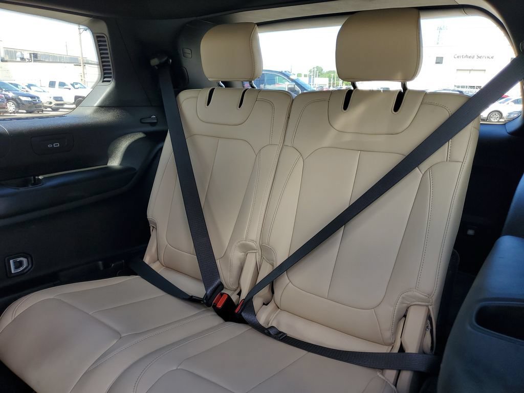 Used 2024 Jeep Grand Cherokee L Limited AWD/4WD image 11