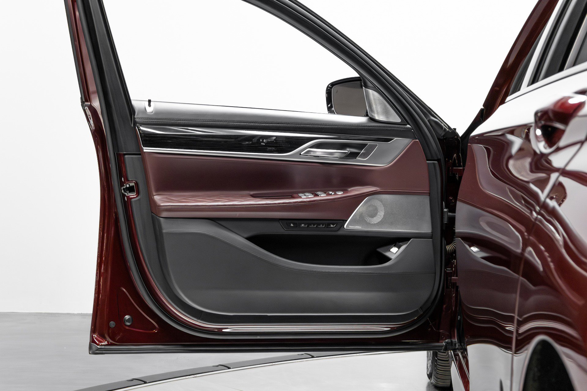 Used 2020 BMW 750i xDrive w/ Executive Package image 48