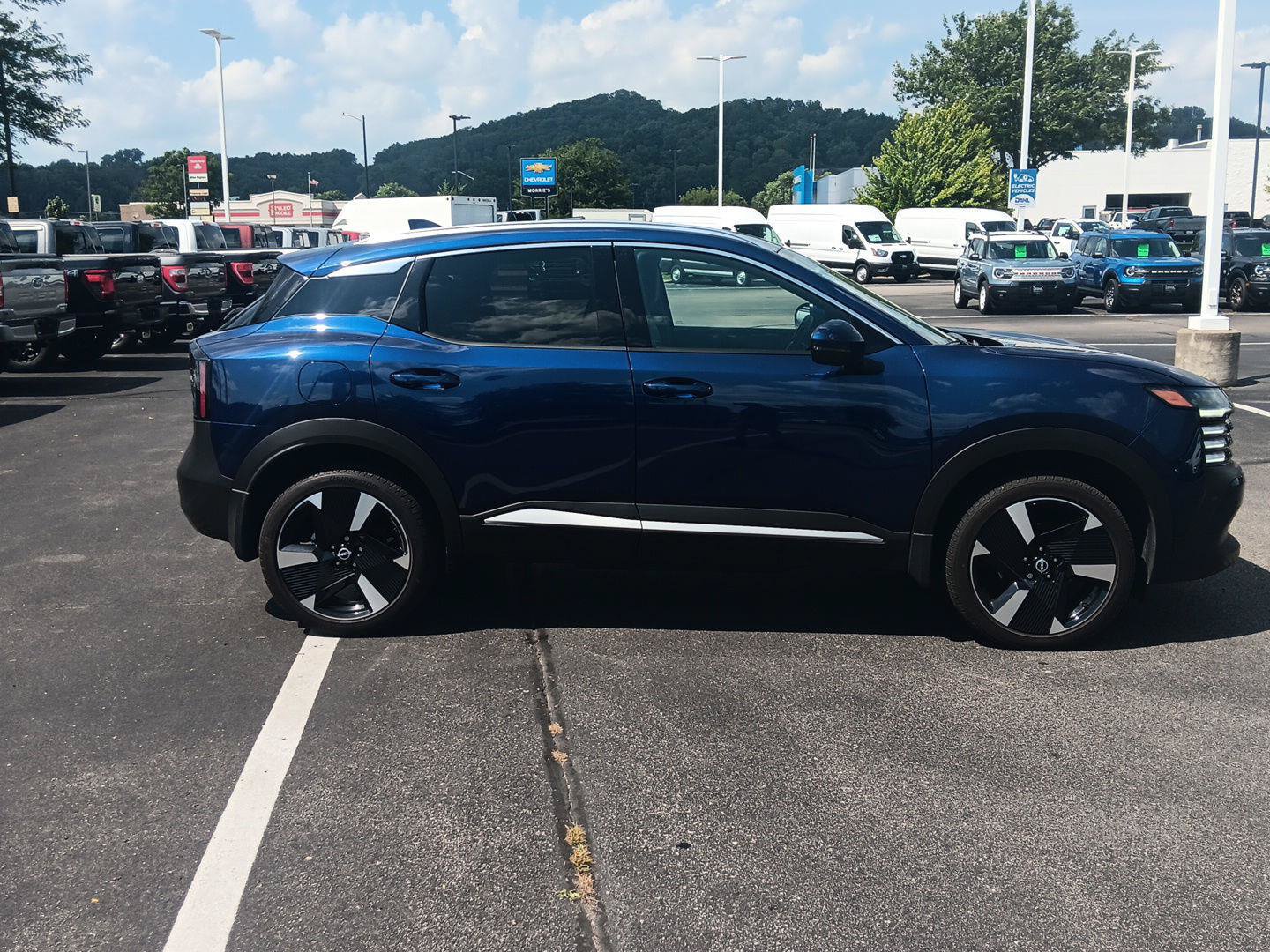 Used 2025 Nissan Kicks SR FWD image 3