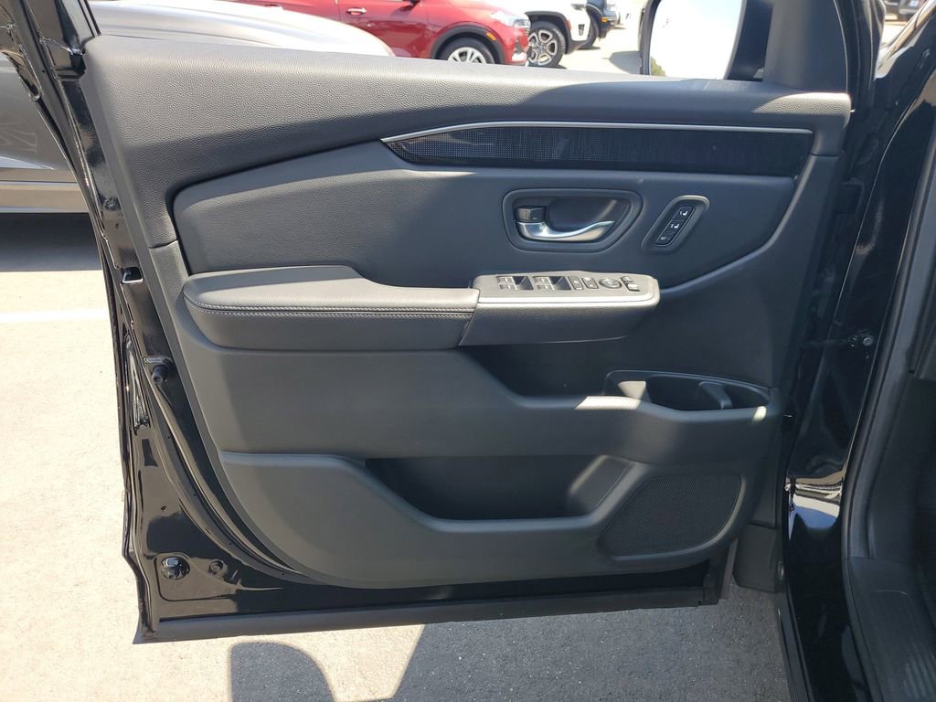 Used 2025 Honda Pilot Elite image 6