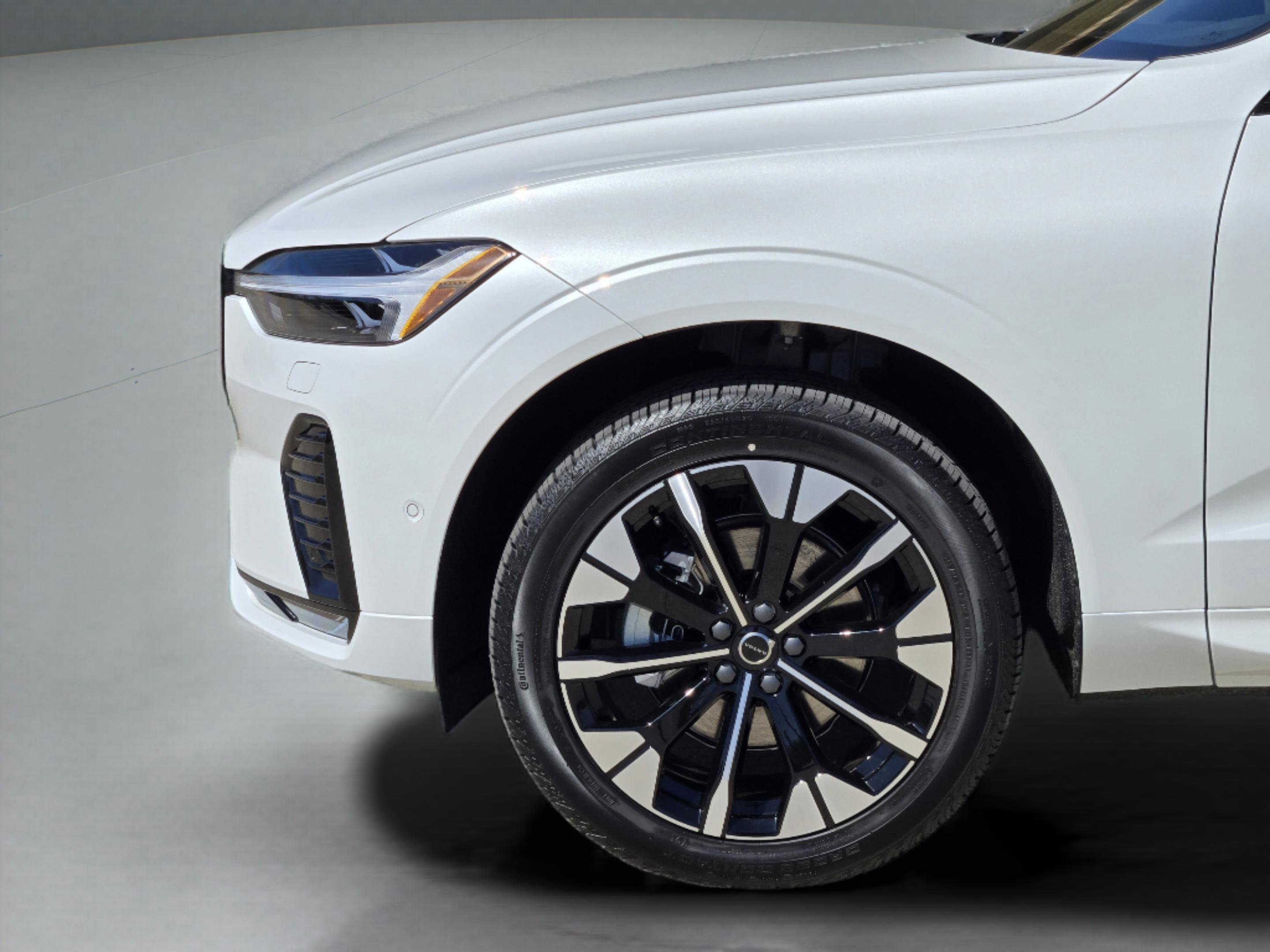 New 2026 Volvo XC60 B5 Plus w/ Protection Package Premier image 11