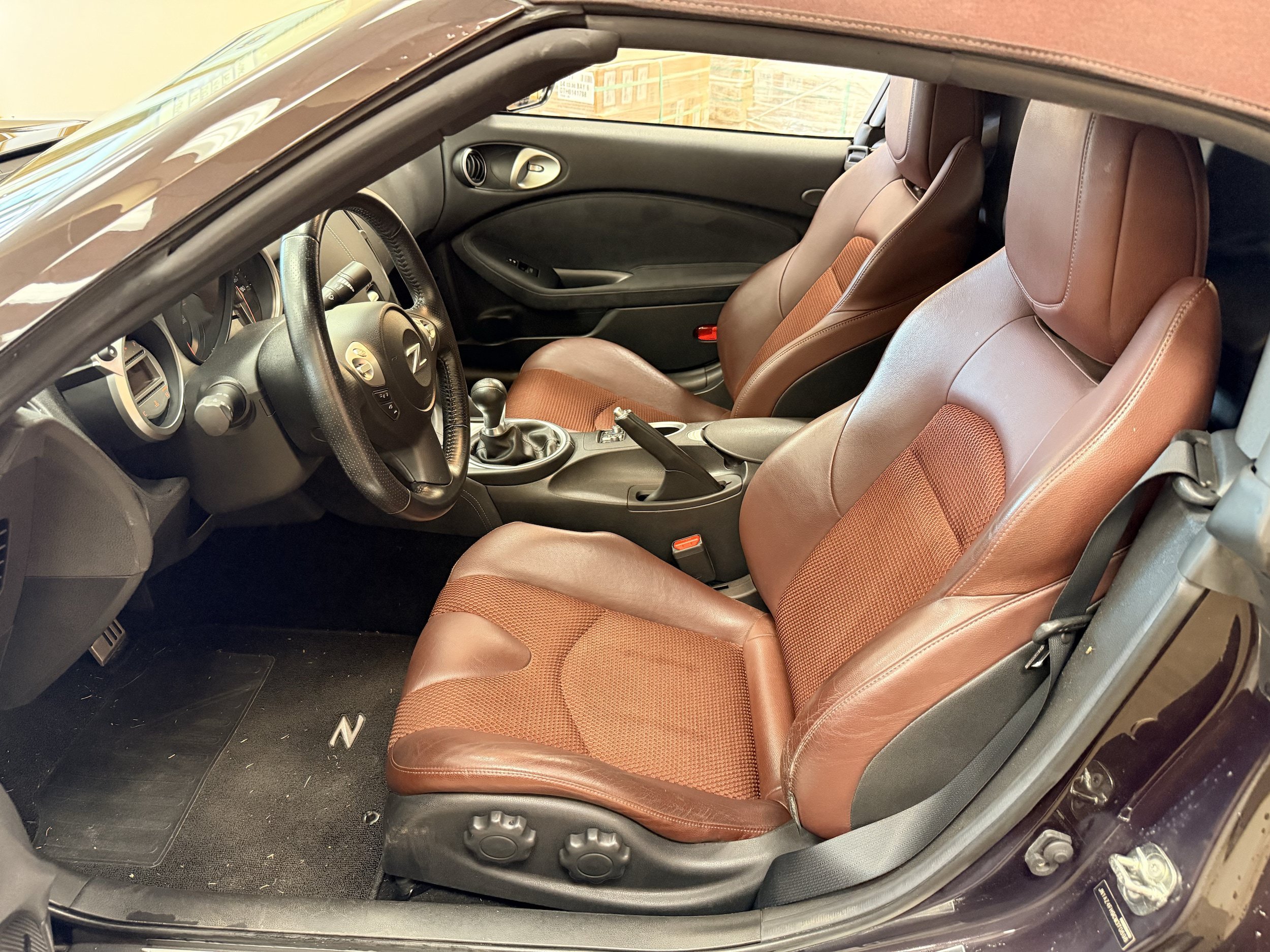 Used 2012 Nissan 370Z Touring RWD image 16