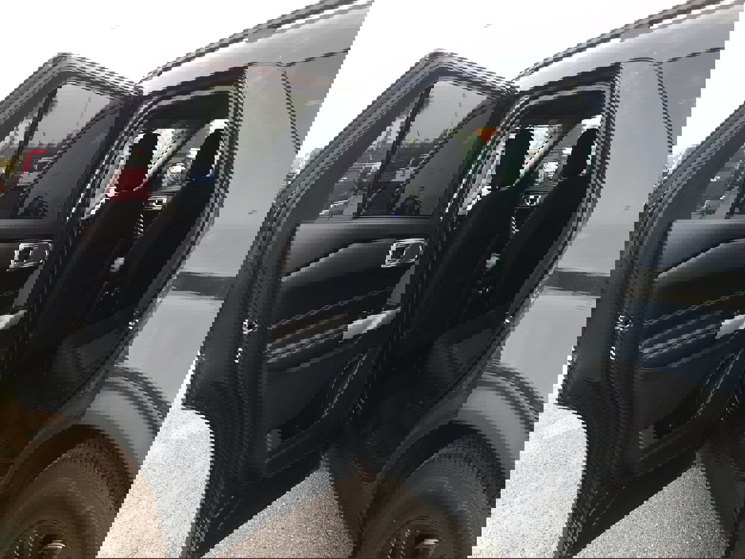 Used 2022 Ford Explorer XLT image 12