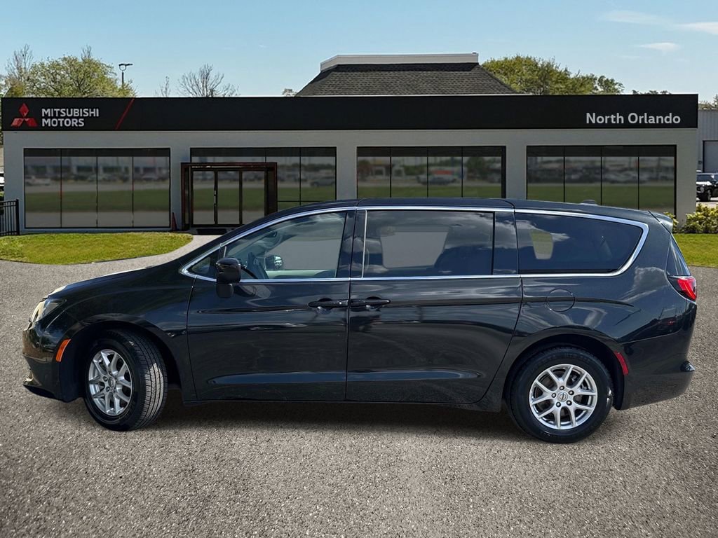 Used 2023 Chrysler Voyager LX FWD image 2