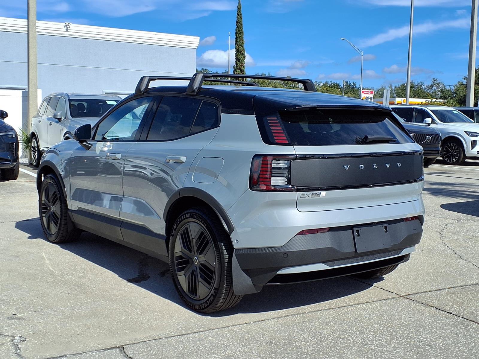 New 2026 Volvo EX30 Cross Country Ultra image 5