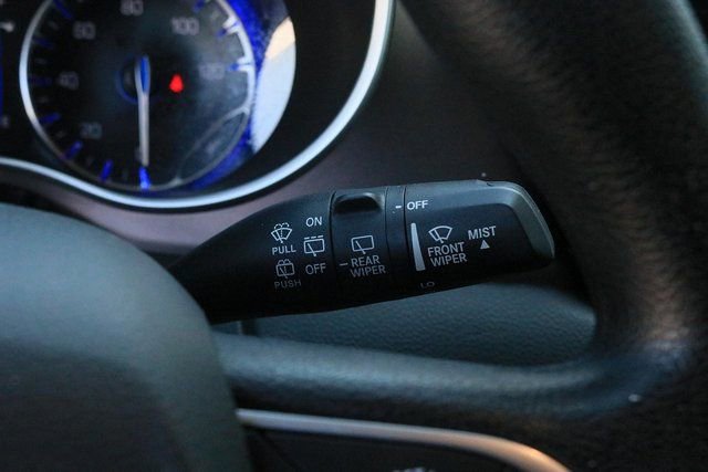 Used 2020 Chrysler Voyager Lxi FWD image 23