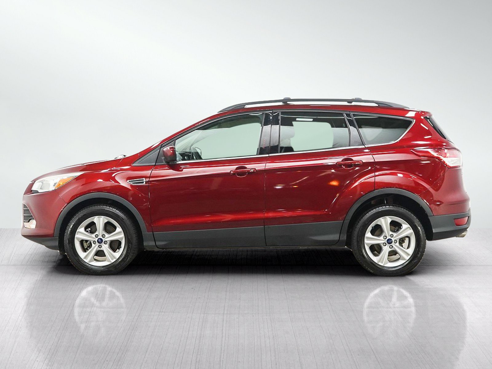 Used 2015 Ford Escape SE w/ Equipment Group 201A AWD/4WD image 2