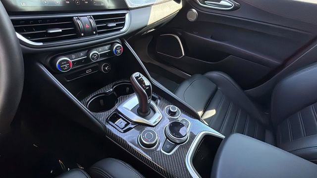 Used 2023 Alfa Romeo Giulia Estrema image 15