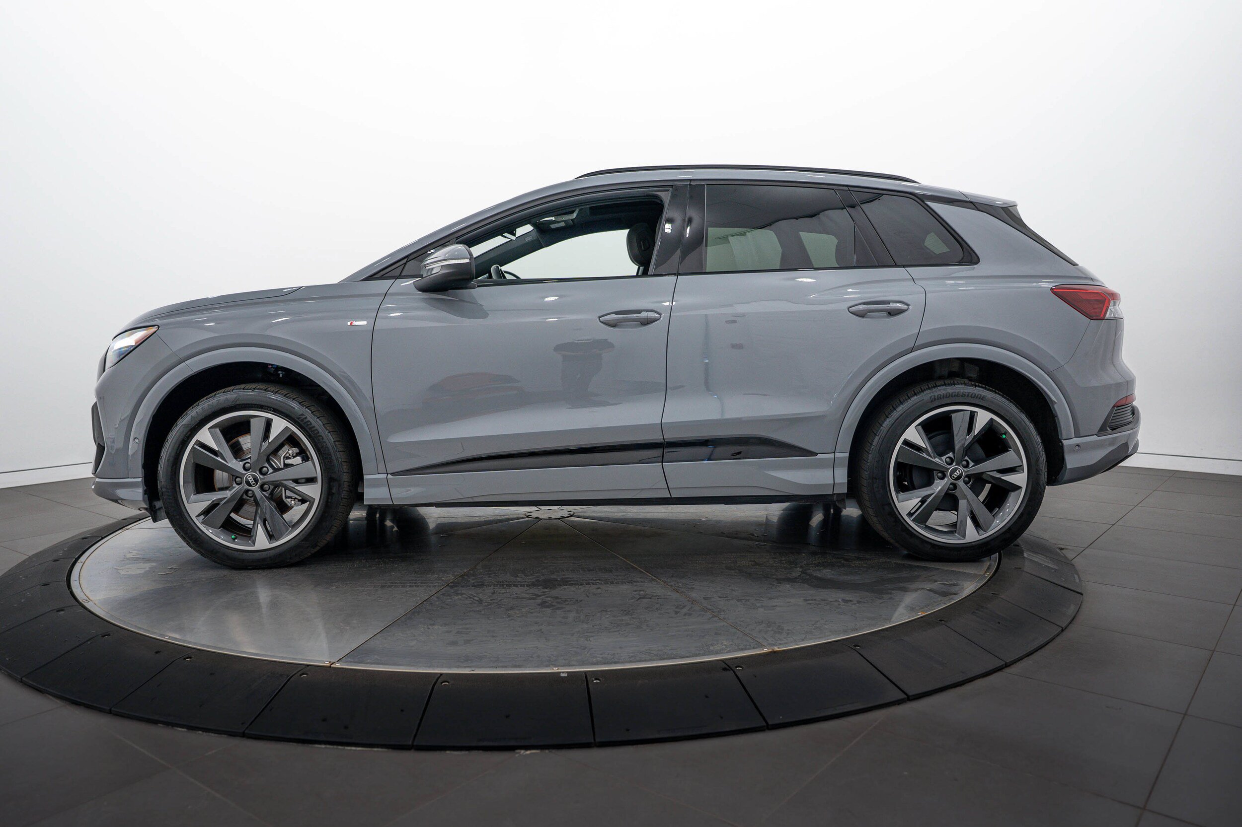 Certified 2023 Audi Q4 e-tron Premium Plus w/ Premium Plus AWD/4WD image 6