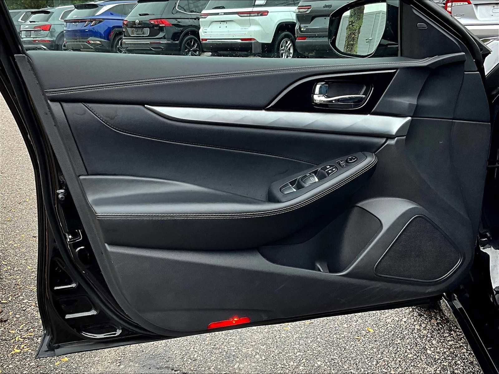 Certified 2023 Nissan Maxima SV w/ Floor Mat Group image 9