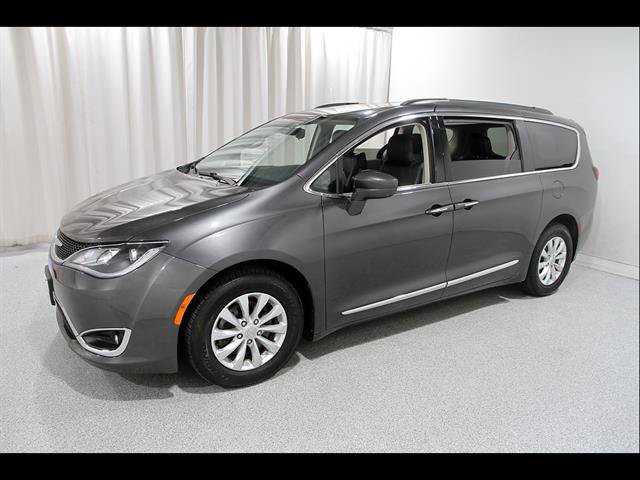 Used 2017 Chrysler Pacifica Touring-L FWD video 3