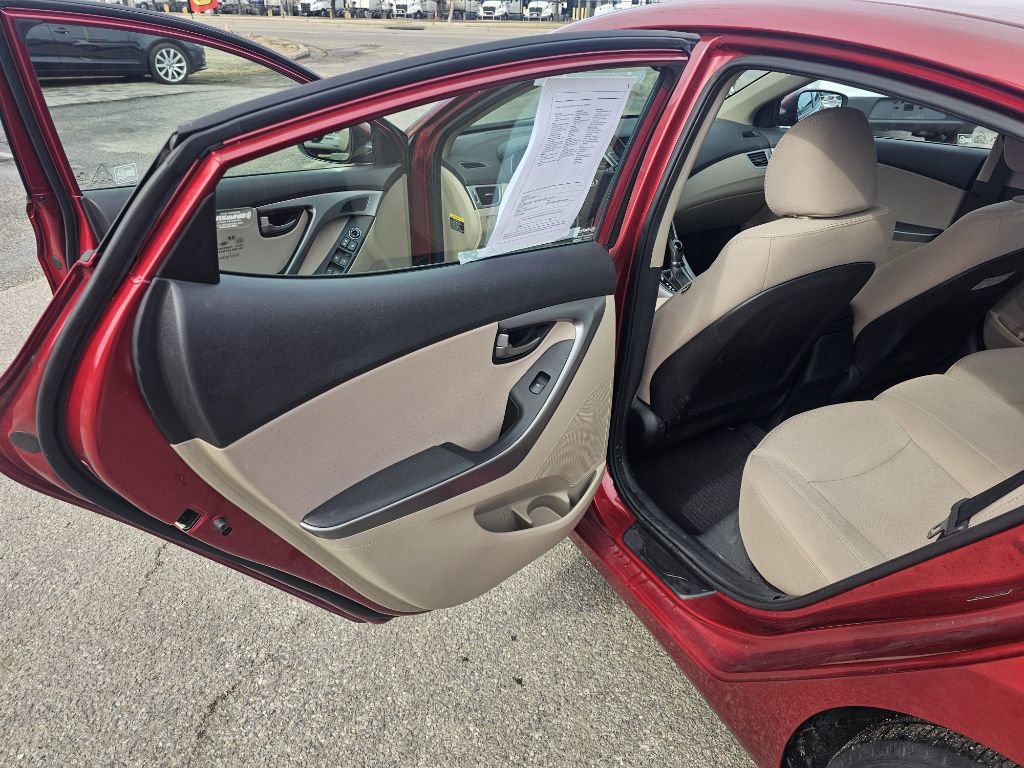 Used 2016 Hyundai Elantra SE w/ Option Group 02 image 16