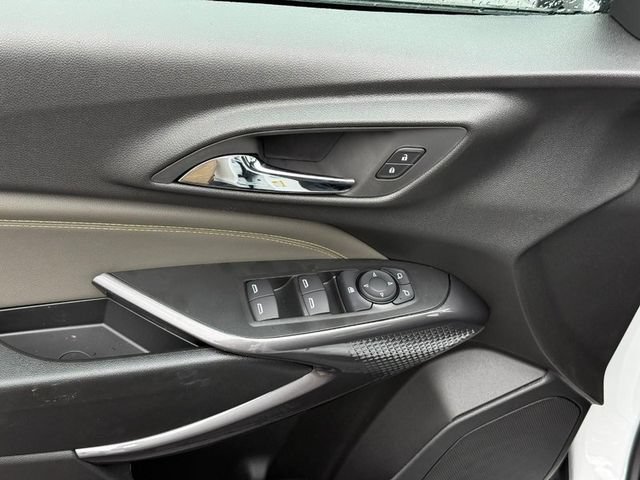 New 2026 Chevrolet Trax ACTIV w/ Sunroof Package FWD image 12