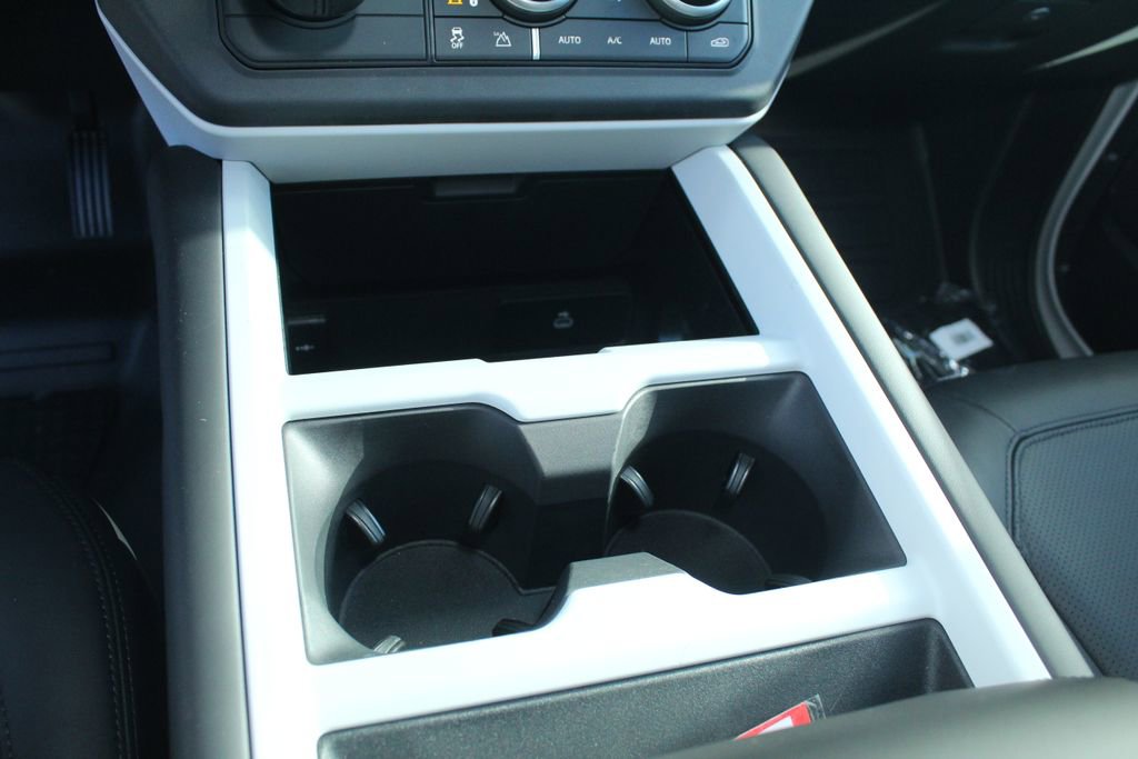 New 2026 Land Rover Defender 130 X-Dynamic SE image 14