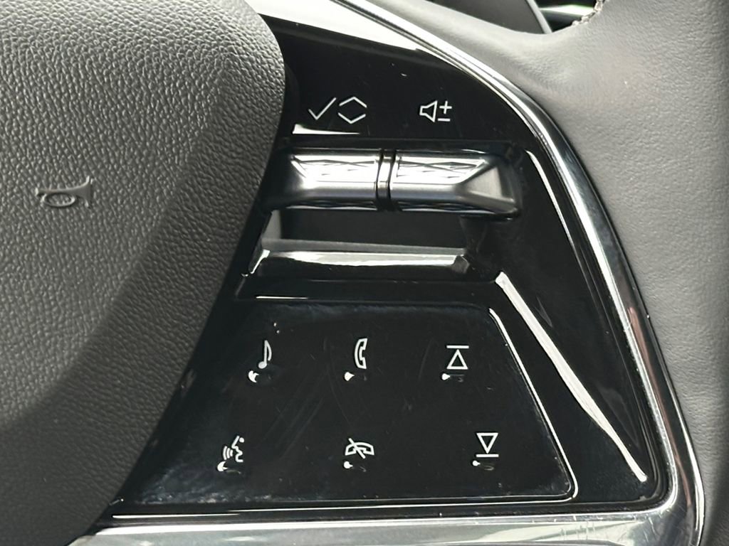 Used 2025 Cadillac Escalade Premium Luxury image 20