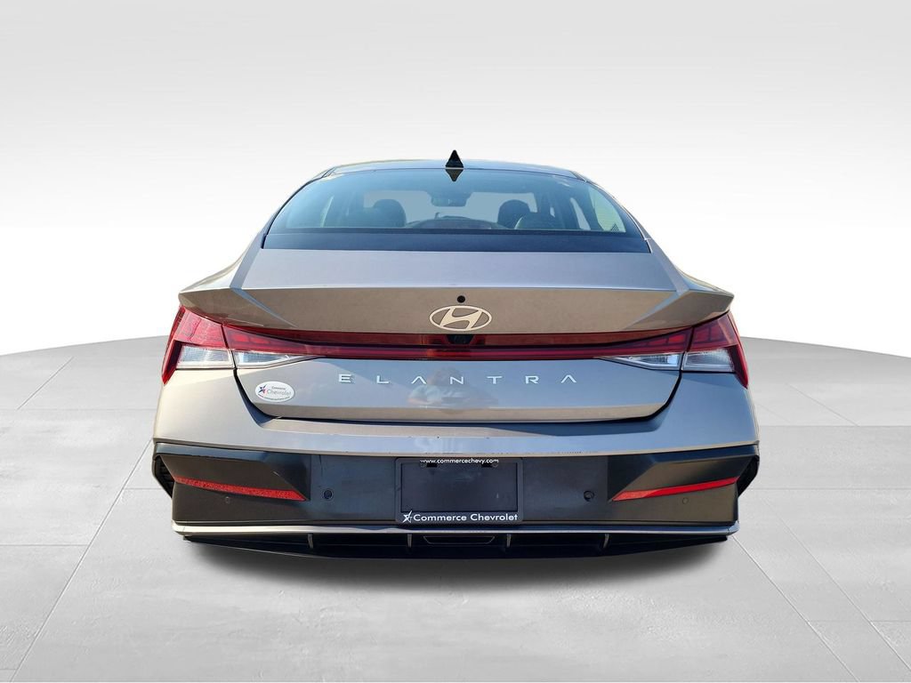Used 2024 Hyundai Elantra Limited FWD image 7