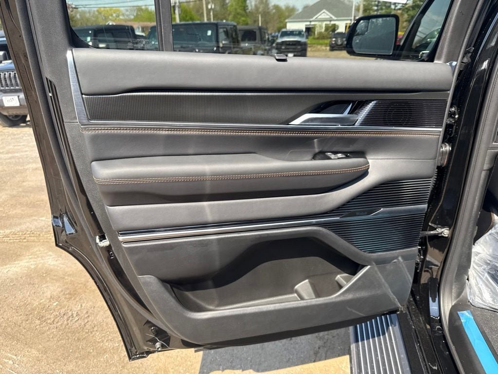 New 2026 Jeep Grand Wagoneer Summit AWD/4WD image 29