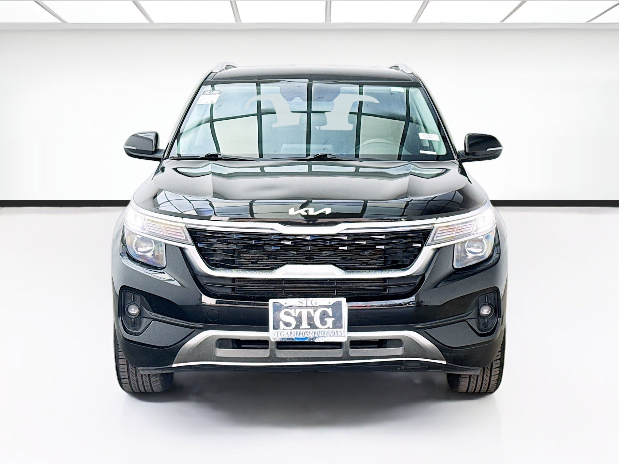 Used 2023 Kia Seltos S w/ Navigation Package FWD image 2