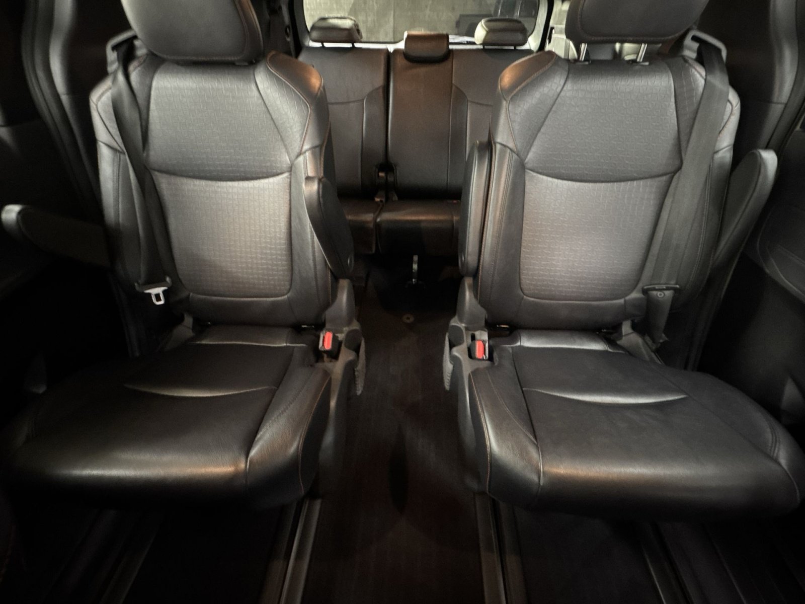 Used 2024 Toyota Sienna XSE w/ XSE Plus Package AWD/4WD image 15
