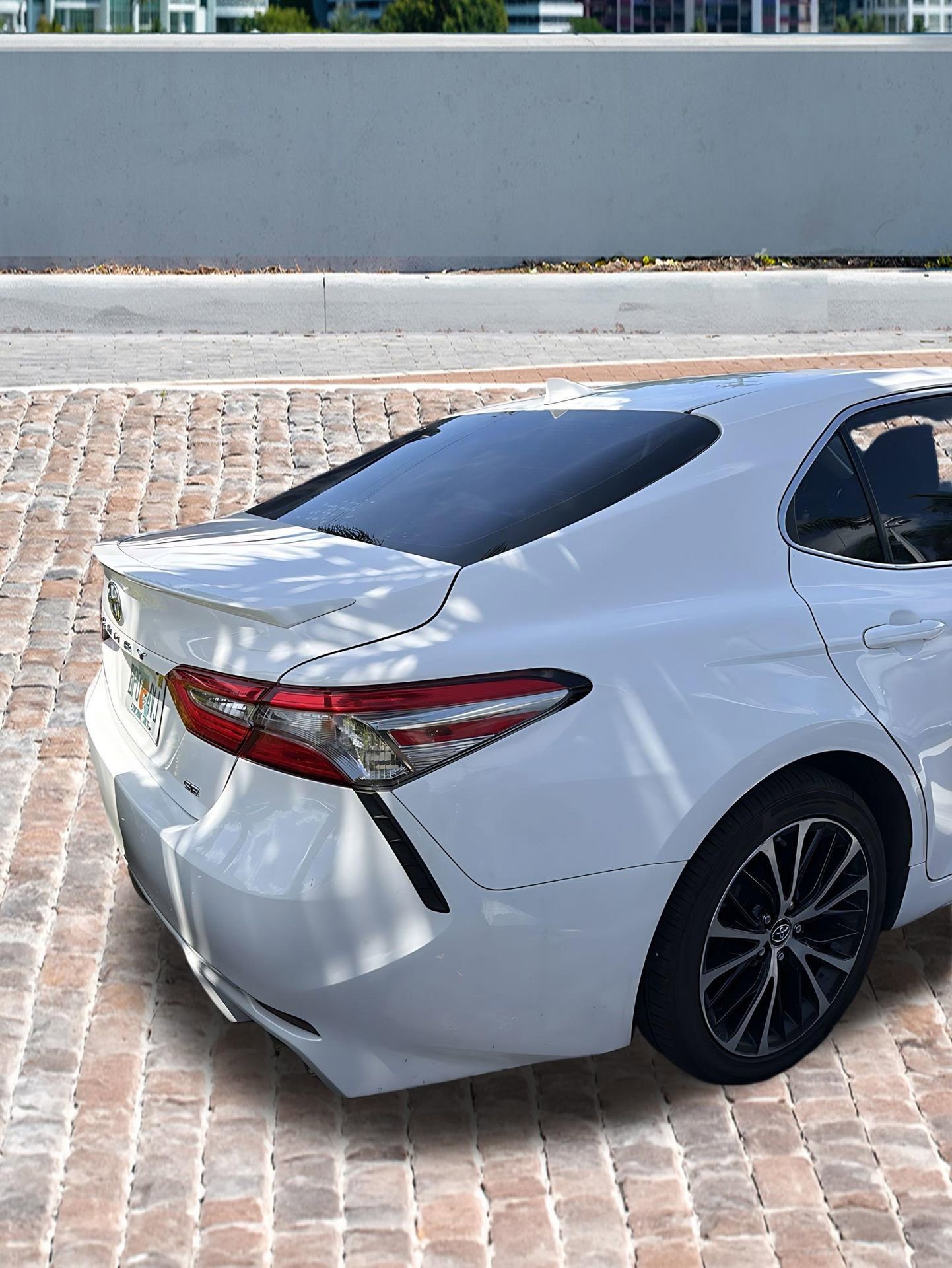 Used 2019 Toyota Camry SE FWD image 4