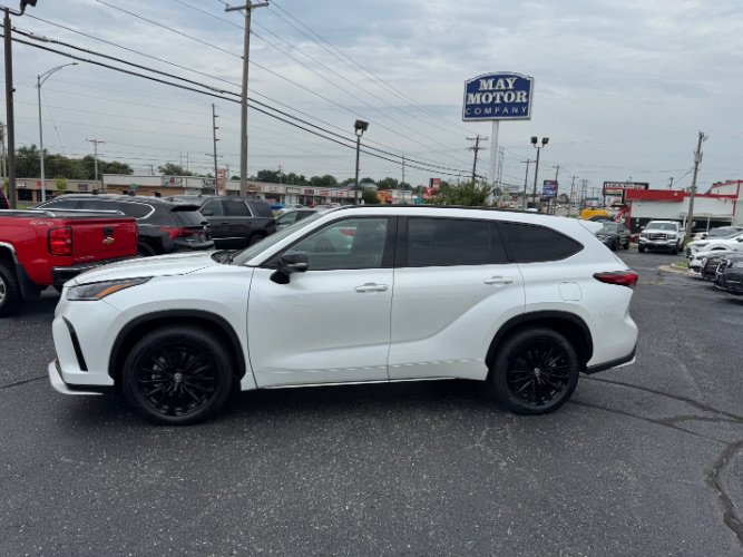 Used 2023 Toyota Highlander XSE AWD/4WD image 2