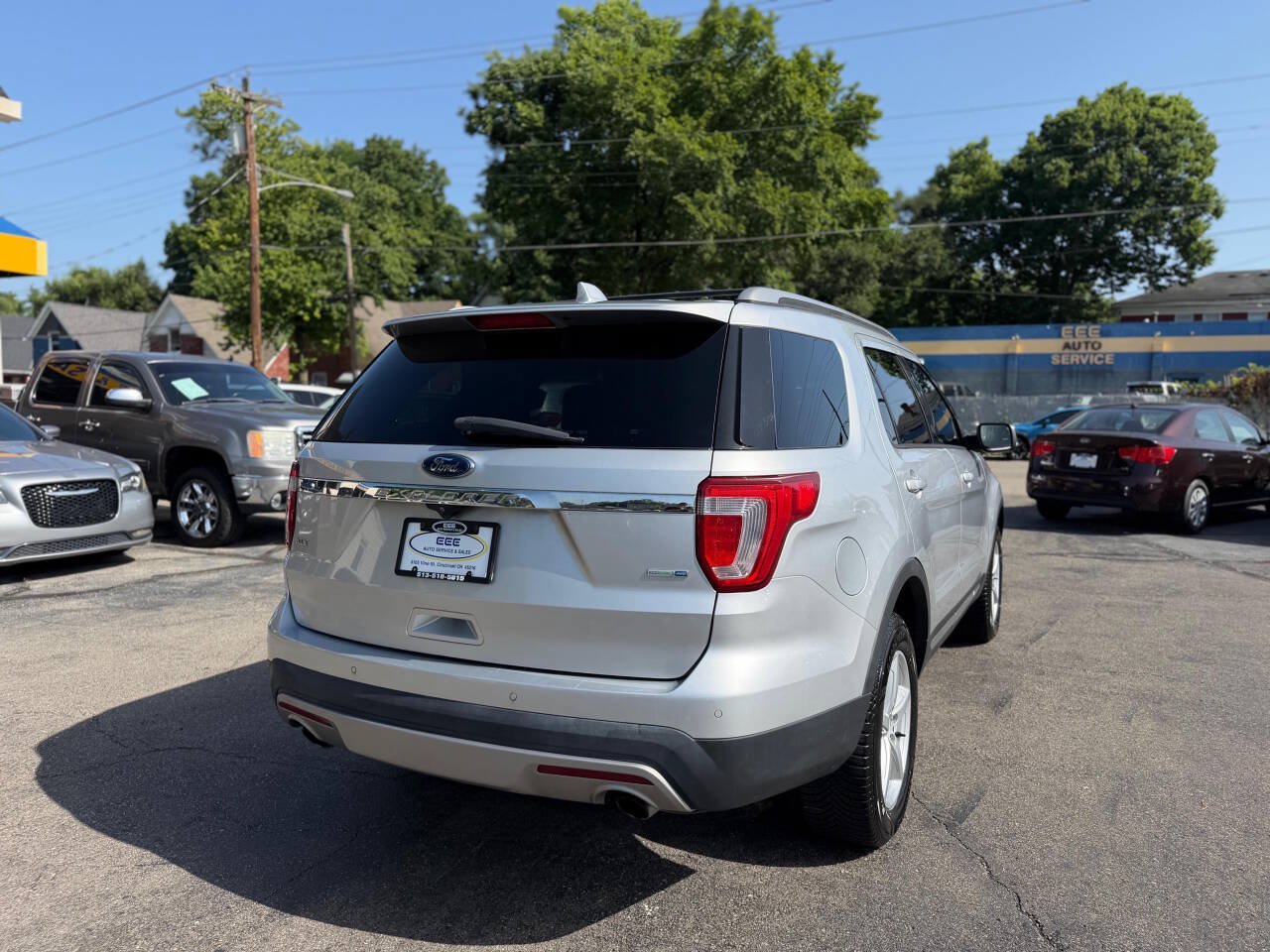 Used 2016 Ford Explorer XLT w/ Equipment Group 202A AWD/4WD image 8