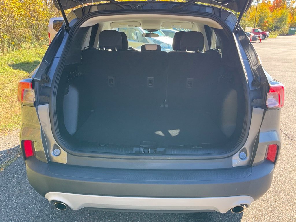 Certified 2022 Ford Escape SE w/ Cold Weather Package AWD/4WD image 17