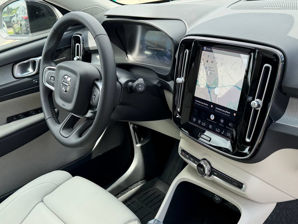 New 2026 Volvo XC40 B5 Plus w/ Climate Package AWD/4WD image 7