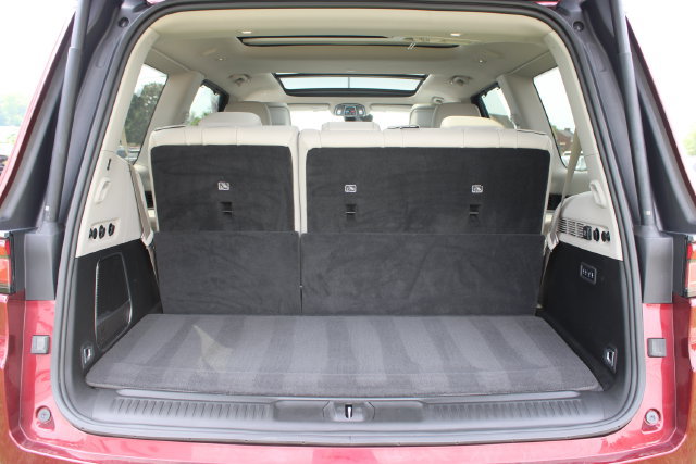 Used 2022 Jeep Wagoneer Series III w/ Premium Group I AWD/4WD image 39