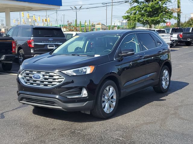 Used 2023 Ford Edge Titanium AWD/4WD image 2