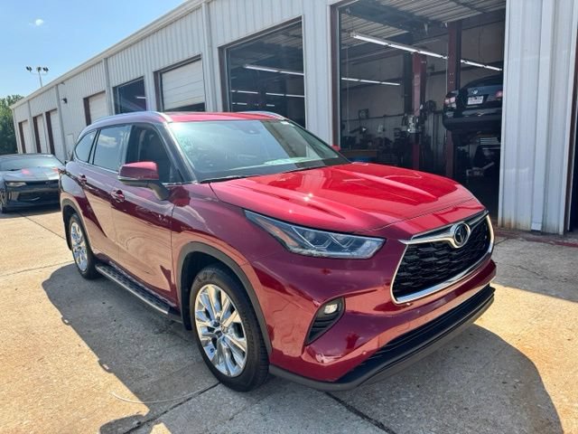 Used 2025 Toyota Highlander Limited AWD/4WD image 13