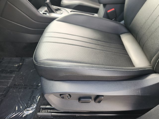 Used 2024 Volkswagen Tiguan SE R-Line FWD image 25