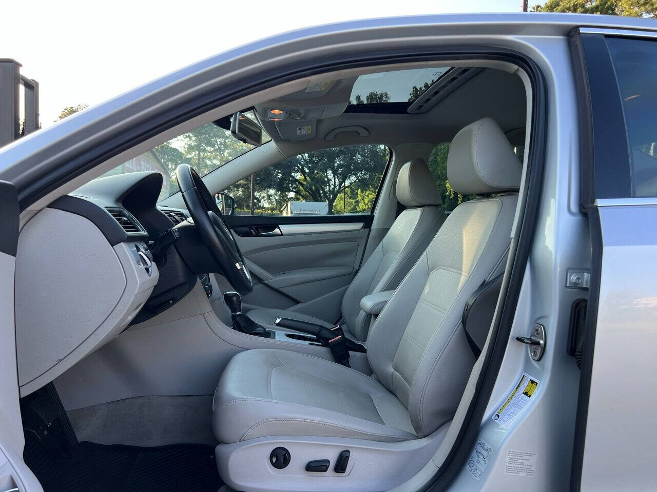 Used 2013 Volkswagen Passat TDI SE FWD image 12