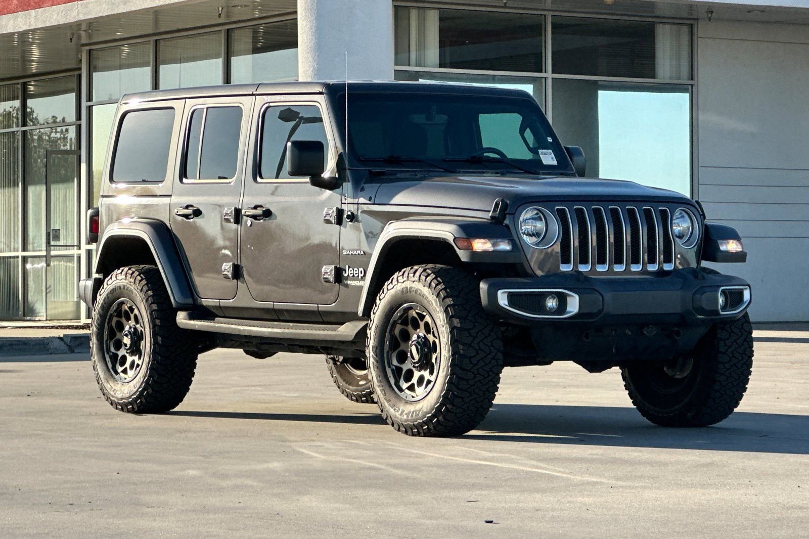 Used 2019 Jeep Wrangler Unlimited Sahara image 8