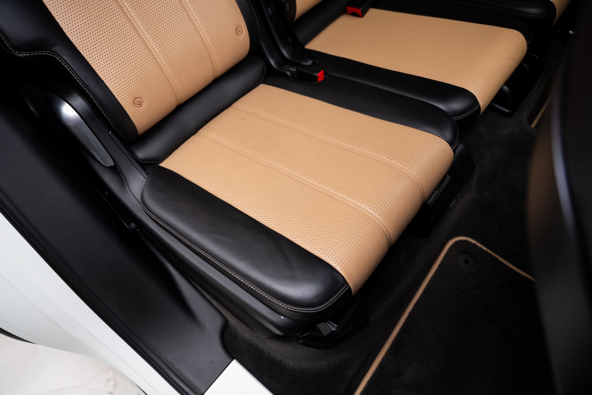 Used 2018 Bentley Bentayga AWD/4WD image 64