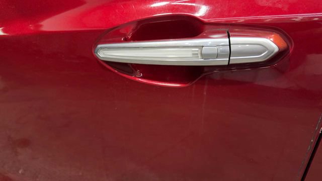 Used 2019 Cadillac XT5 Platinum AWD/4WD image 12