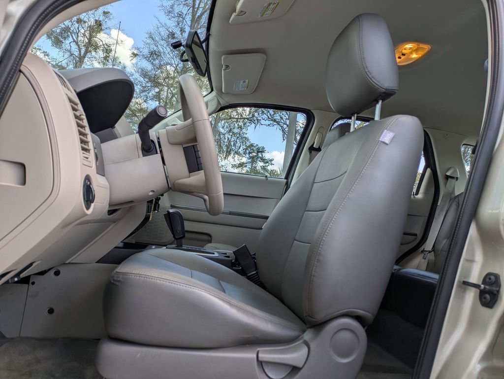 Used 2010 Ford Escape XLS image 2