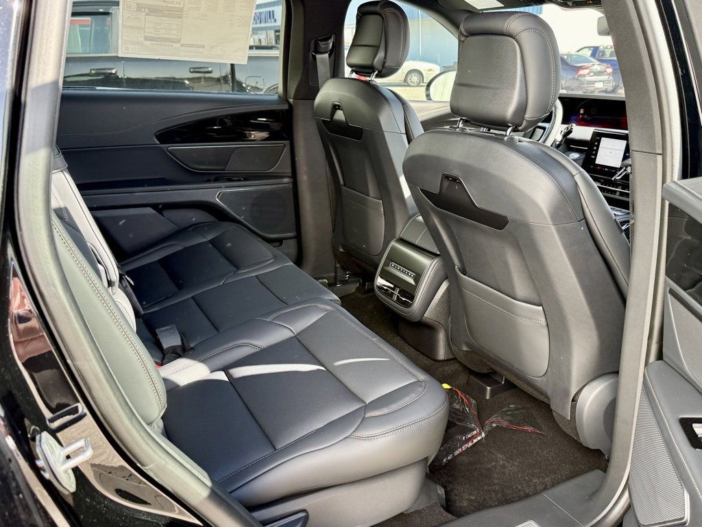New 2025 Lincoln Nautilus Premier w/ Jet Appearance Package image 19