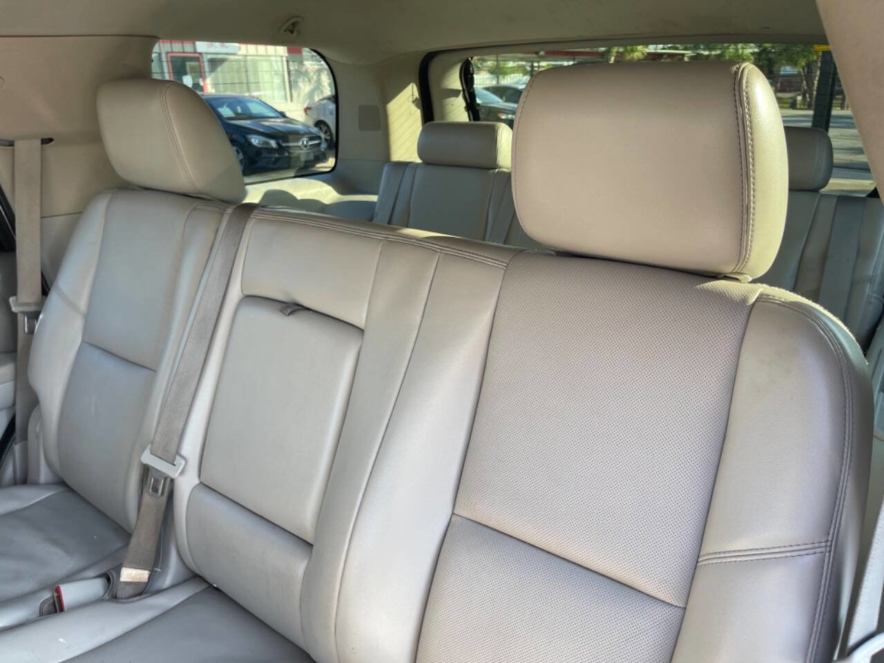 Used 2011 Chevrolet Tahoe LTZ RWD image 16