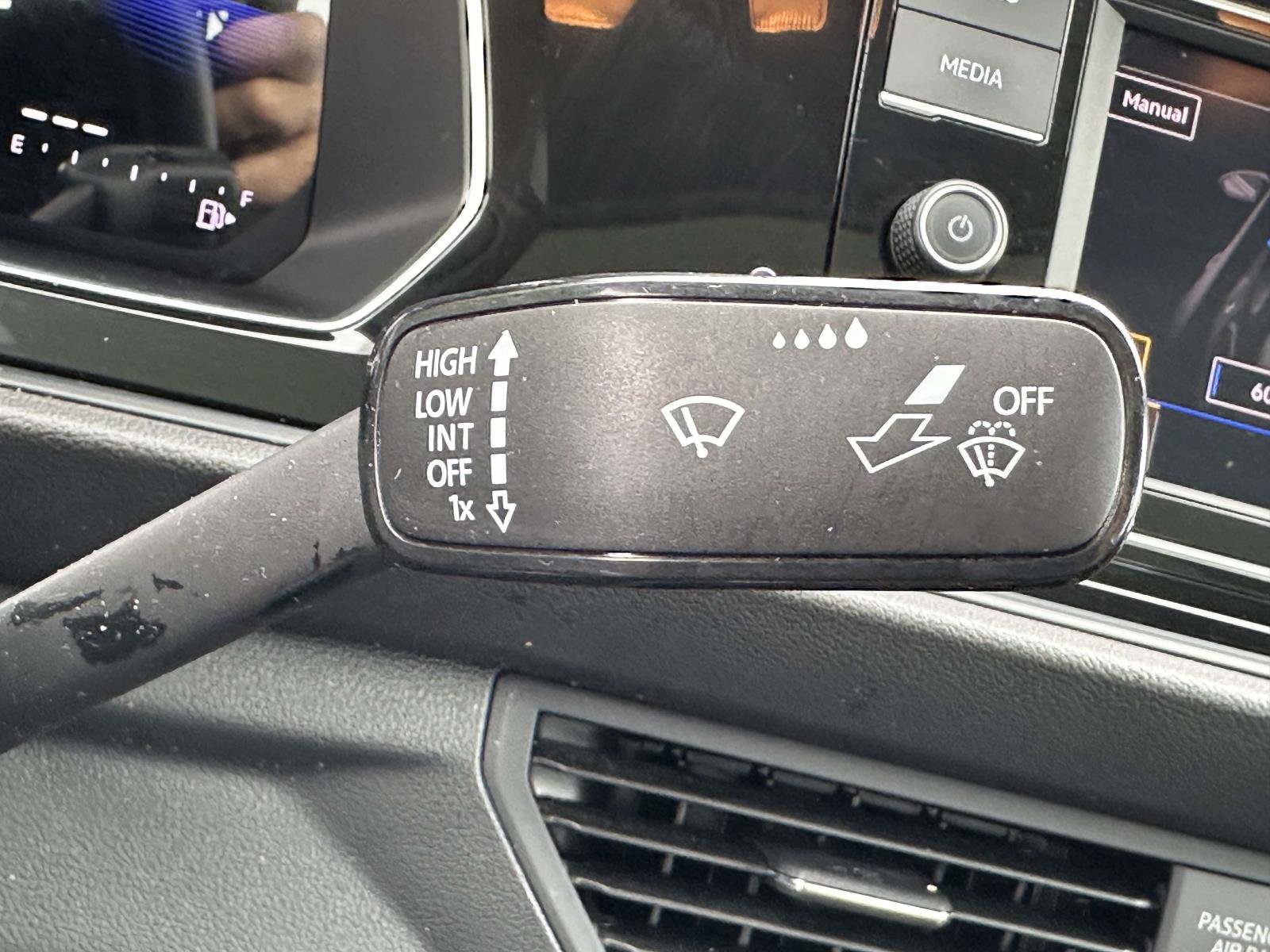 Used 2023 Volkswagen Jetta SE FWD image 16