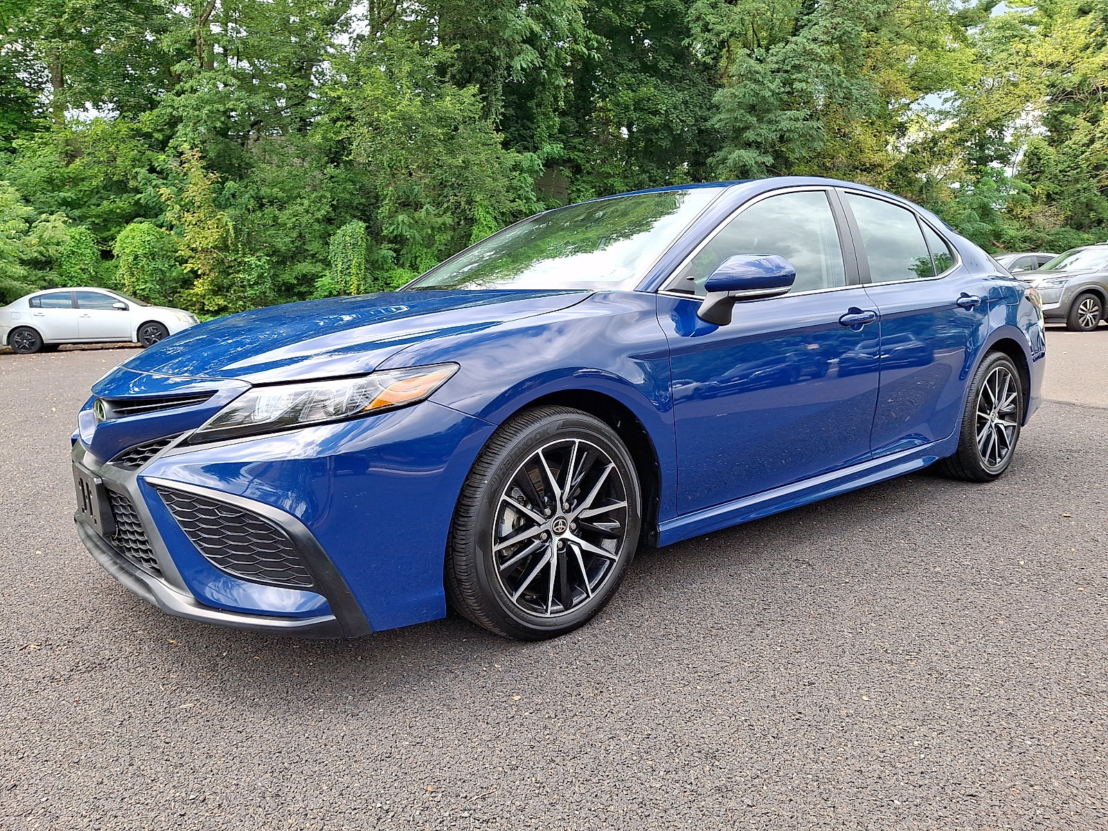 Used 2024 Toyota Camry SE AWD/4WD image 3