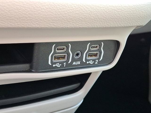 Used 2024 Chrysler Pacifica Touring-L FWD image 26