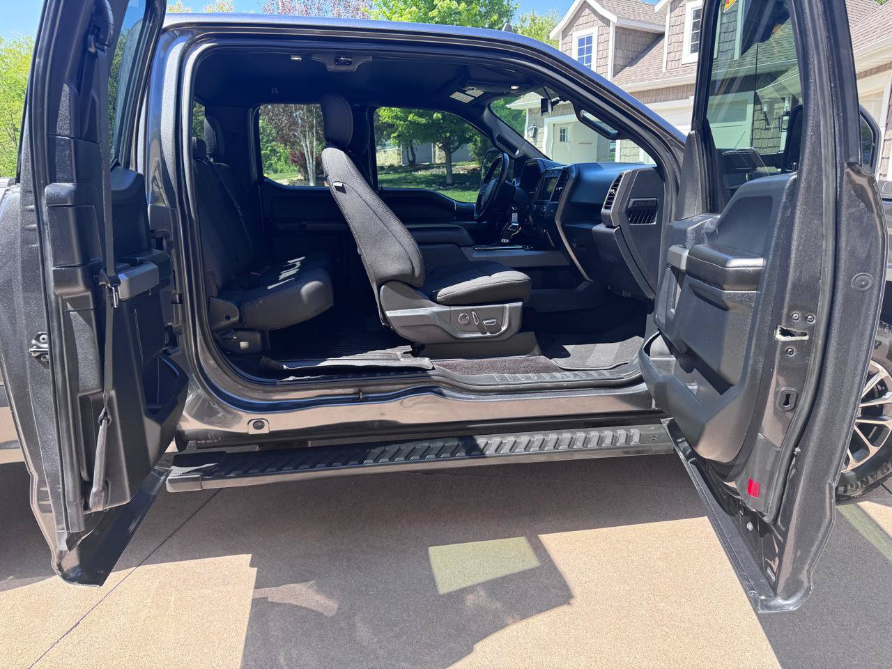Used 2018 Ford F150 XLT w/ Equipment Group 302A Luxury AWD/4WD image 17