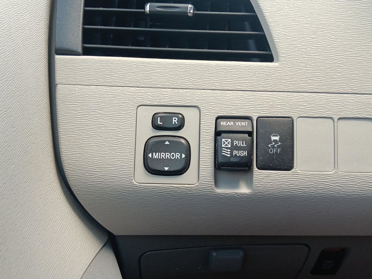 Used 2012 Toyota Sienna XLE FWD image 22