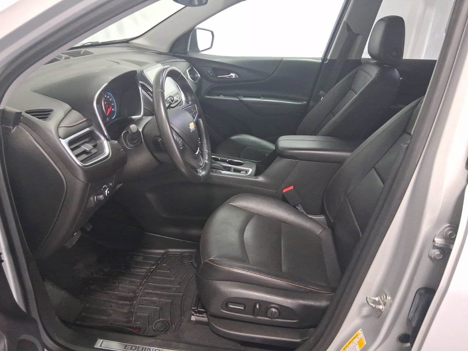 Used 2020 Chevrolet Equinox Premier w/ Premier Redline Edition FWD image 17