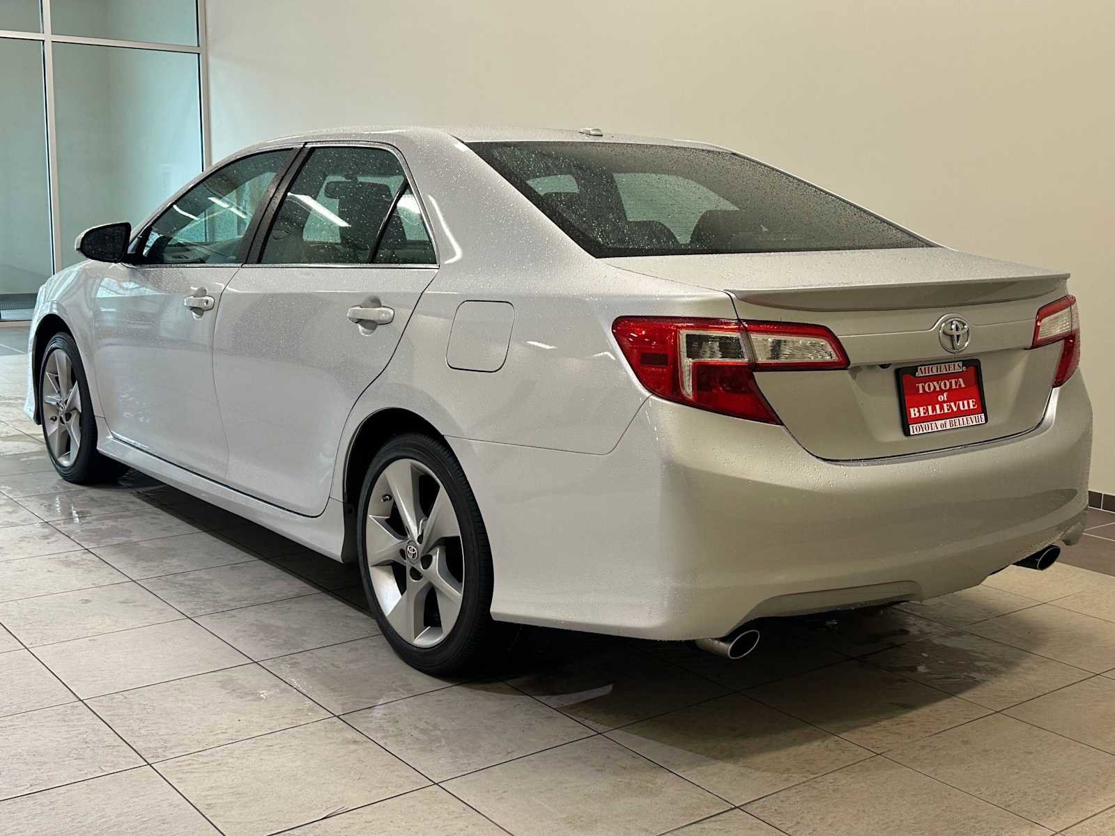 Used 2013 Toyota Camry SE w/ Leather Pkg image 4